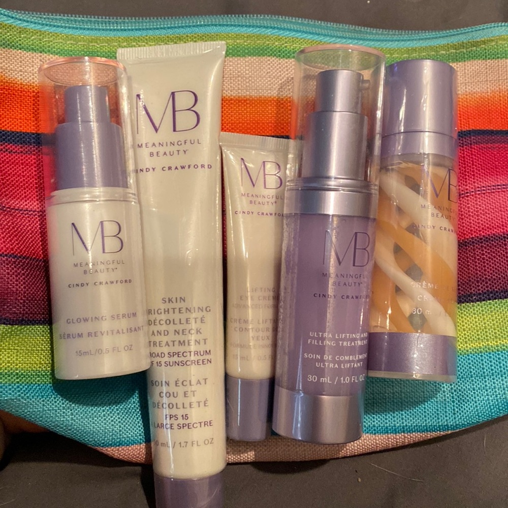 Cindy Crawford Meaningful Beauty- 5 pieces Sealed